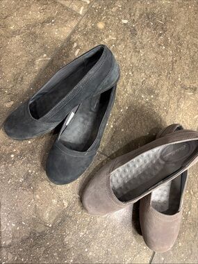 Bundle of 2 Eddie Bauer ballet flats, 8.5, gray and black